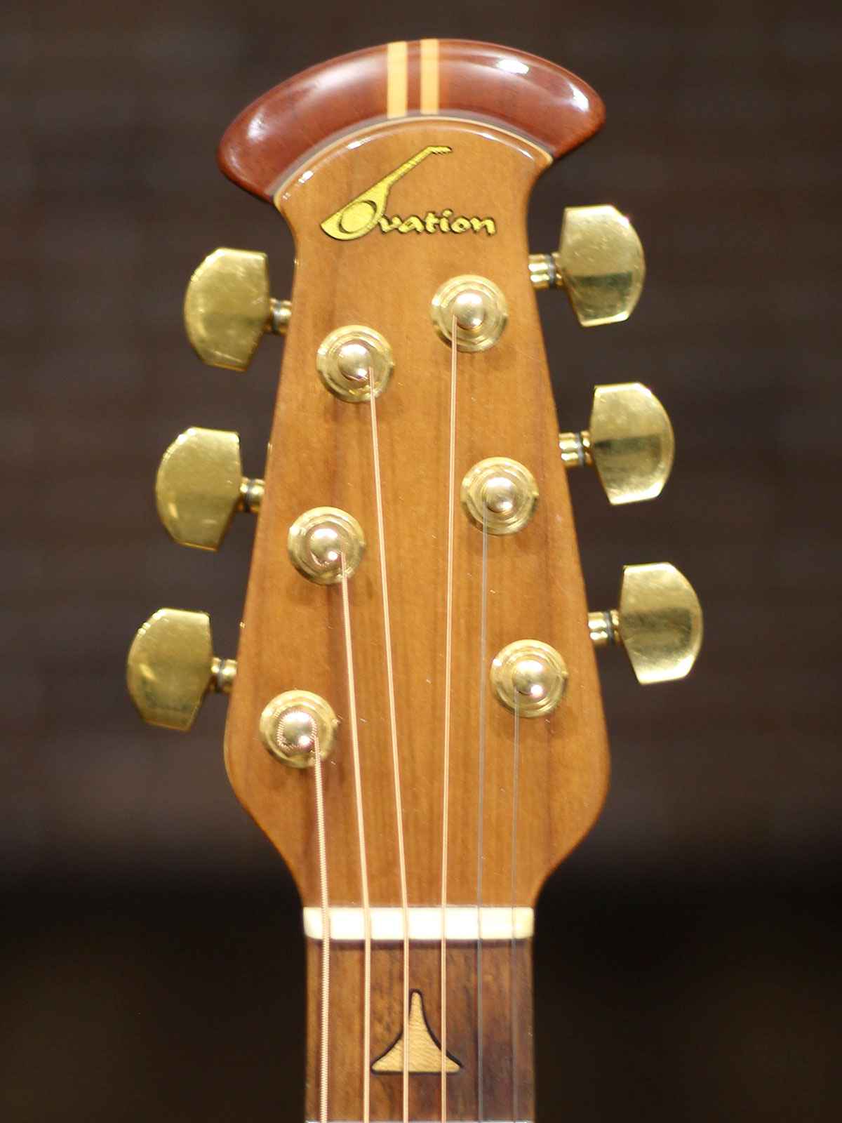 Ovation 1537-4 Elite ”Wood Knob”